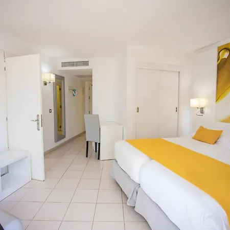 מלון Servatur Waikiki 4*